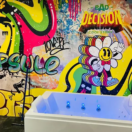 Capsule Street Art - Sauna- Jacuzzi - Playstation 5 - Billard - Netflix - Cinema - Terrasse
